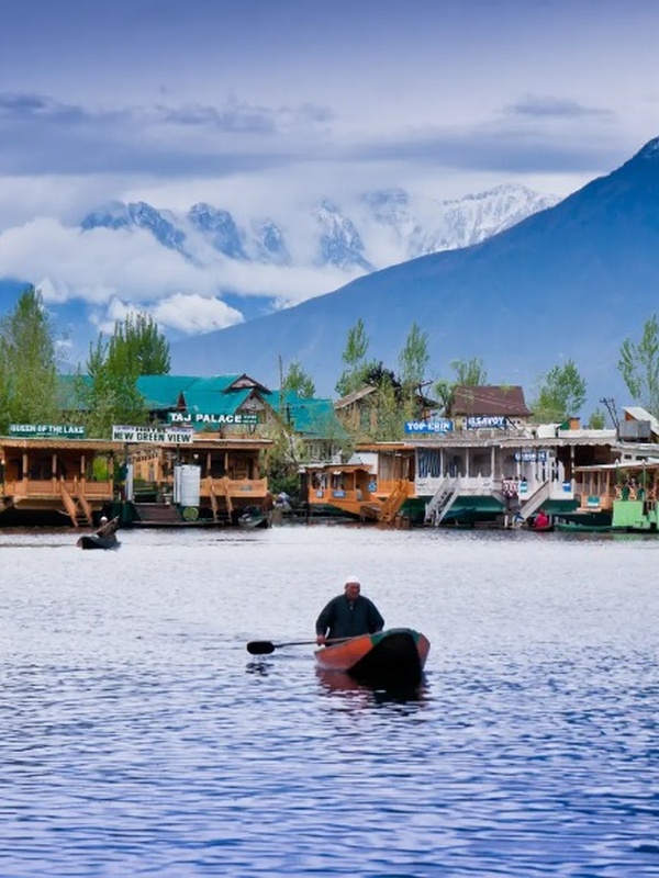 Kashmir Valley & Gulmarg: Ultimate Himalayan Travel Guide